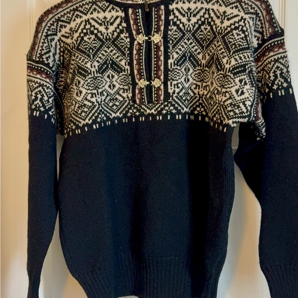 David Meister Vintage Medium Black White Nordic Patterned Sweater Silver clasps